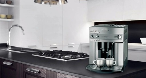 Кофемашина под давлением с насадкой для приготовления пены DeLonghi Magnifica ESAM 3200.S