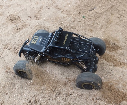 Большой внедорожник RC 4x4 с дистанционным управлением и батарейками типа АА