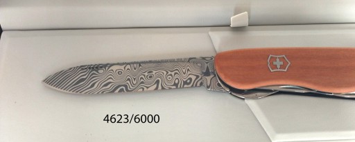 Victorinox 0.8301.J22, Карманный нож Picknicker Damast, ограниченная серия