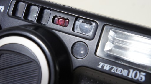 Аналоговый фотоаппарат NIKON TW ZOOM 105 в чехле