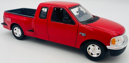 Ford F-150 Flareside Supercab Pickup 2001 1:24 Motormax 73284 красный
