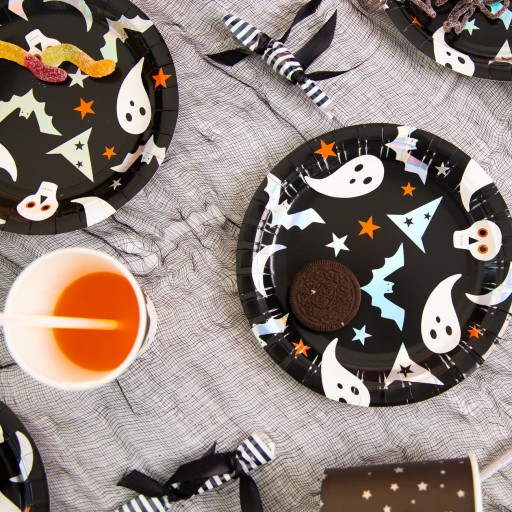 HALOWEEN Бумажные ТАРЕЛКИ черные с призраками 18см 6 шт.