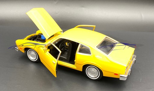 Ford Maverick 1974 желтый 1:24 Motormax 79042