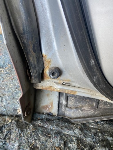 DRZWI LEWY TYŁ TYLNE MITSUBISHI PAJERO III 5D SZYBY