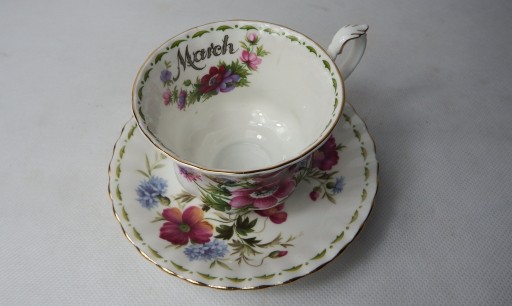 ROYAL ALBERT FLOWERS МАРТ АНГЛИЯ СТАРАЯ ЧАШКА