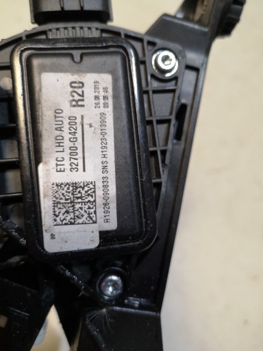 Потенциометр педали акселератора Kia Ceed III 32700G4200