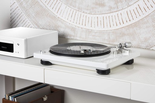 Проигрыватель проигрывателей Denon DP-400 DP400WTEM, белый, 1 шт.
