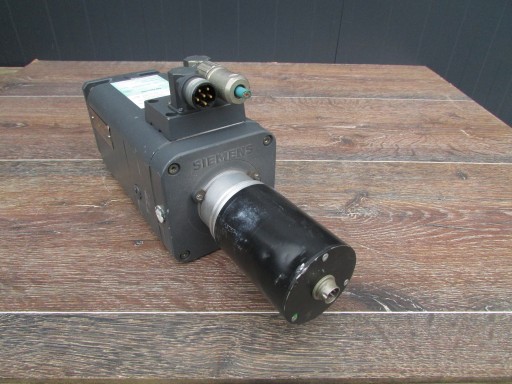 Серводвигатель SIEMENS 1FT5062-0AG71-1-Z SAE-1020 H