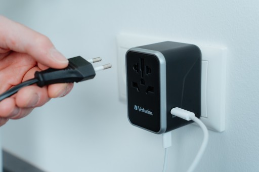 Дорожный адаптер Verbatim UTA-04 глобальный-глобальный 3xUSB 2xUSB-C PD QC