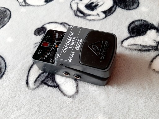 Хроматический тюнер Behringer TU300
