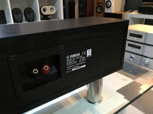 Центральная колонка Yamaha NS-C55 60W, черная.