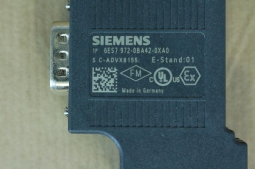 Металлический штекер для сетей PROFIBUS до 12 Мбит/с.