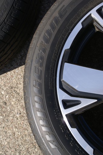 СПОРТИВНЫЕ ШИНЫ BRIDGESTONE DUELER H/P 225/55 R18 98V