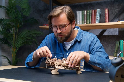 Деревянный 3D-пазл Mad Hornet uGEARS Самолет