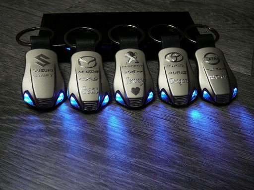 Светодиодный брелок SKODA FORD OPEL TOYOTA KIA BMW NISSAN MERCEDES VOLVO JEEP гравировка