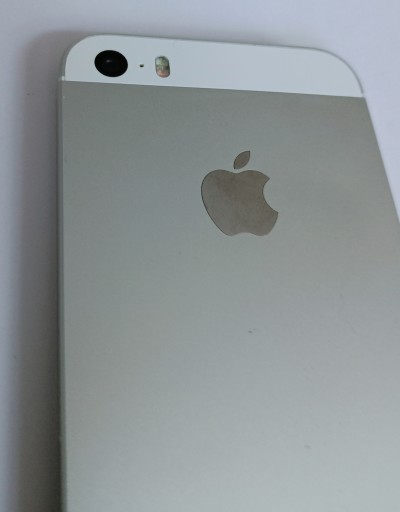 iPhone SE (A1723) Смартфон 32 ГБ БЕЗ ЗАМКОВ! в хорошем состоянии.