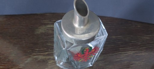 Дизайн старой стеклянной сахарницы