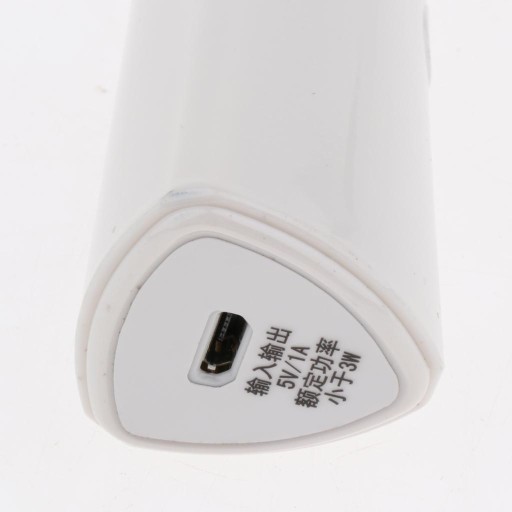 USB-насадка для вибрационного массажа успокаивает темные круги под глазами.