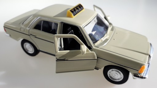 WELLY Mercedes-Benz W 123 TAXI, кремовый металлик, модель WELLY в масштабе 1:34