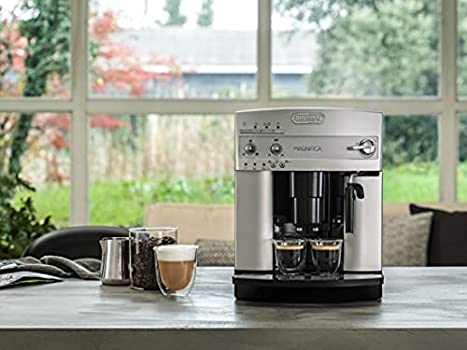 Кофемашина для эспрессо Esam 3200.S с кофемолкой