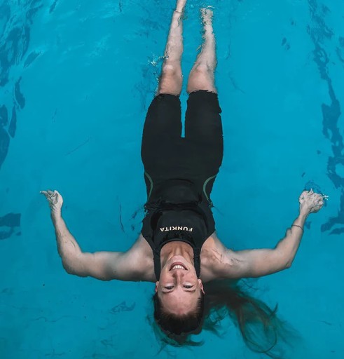 Женский бассейн, начальный наряд Funkita Predator UK28 Racing Suit