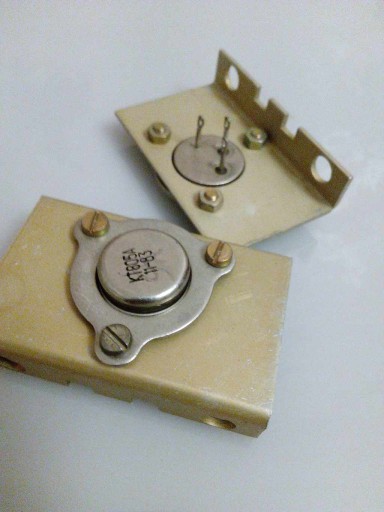 Силовой транзистор КТ805А (с радиатором)