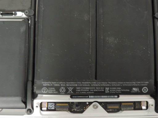 Аккумулятор для клавиатуры под упором для рук Macbook Retina A1502