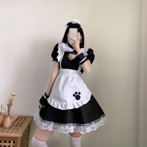 Damski kostium francuski, japońskie dziewczyny z anime często ubierają się klasycznie dla S