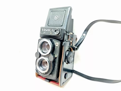 КАМЕРА YASHICA MAT-124G В КОРПУСЕ