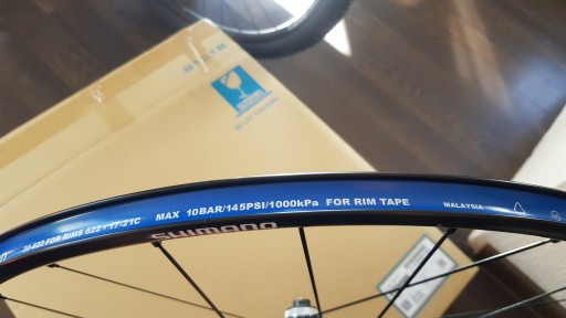 НОВОЕ переднее колесо Shimano W-RX31, жесткая ось, гравий