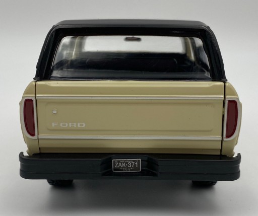 Ford Bronco (жесткий верх) 1978 1:24 Motormax 79373 бежевый/коричневый