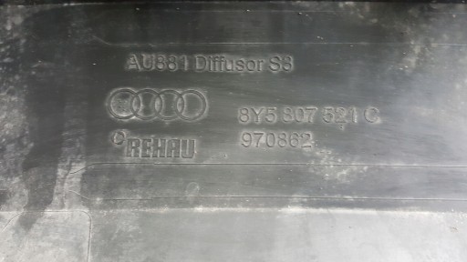 Вставка заднего бампера AUDI A3 S3 седан 8Y5807521C
