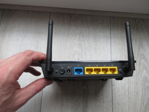 Беспроводной маршрутизатор ASUS RT-N12E, 300 Мбит/с, РЕАЛЬНОЕ ФОТО