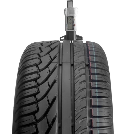 4 шины 215/60R16 обеспечивают безопасное вождение летом