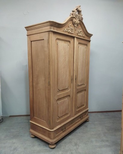 Красивый шкаф из орехового дерева Ludwikowska 3 AntiquesBrands