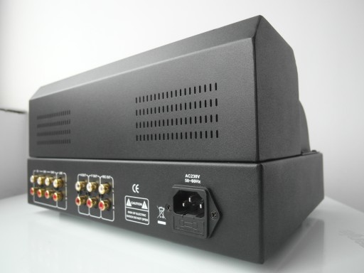 Ламповый предусилитель Dynavox TPR-1