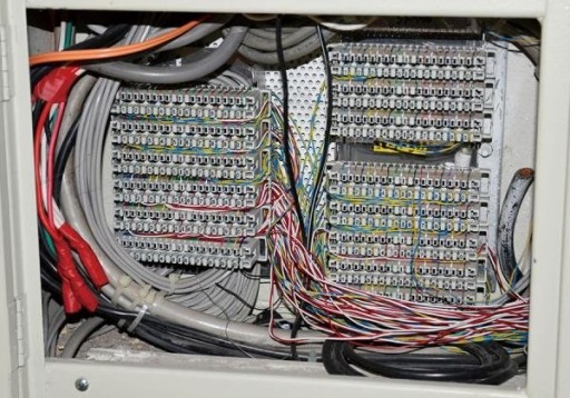 ИНСТРУМЕНТ ДЛЯ ЗАПРАВКИ, УДАРНОЕ УСТРОЙСТВО ДЛЯ РАЗЪЕМОВ ТИПА КРОНА ДЛЯ ЗАКРЫТИЯ ПРОВОДОВ