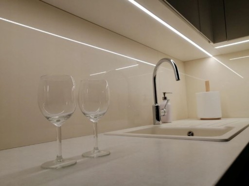 PROFIL LED KĄTOWY NAWIERZCH.3M BIAŁY+ OSŁONA ML