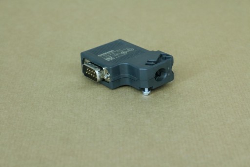 Металлический штекер для сетей PROFIBUS до 12 Мбит/с.