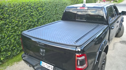 Toyota Tundra — надстройка: крышка грузового отсека