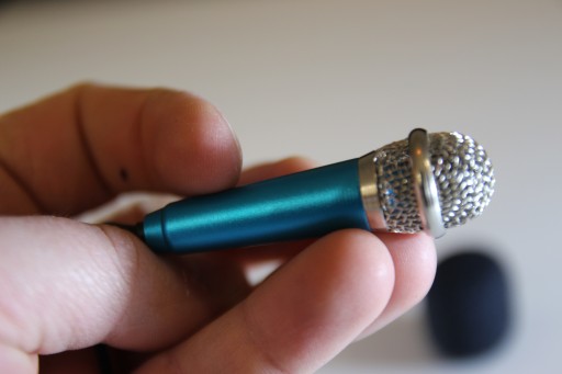 VIP SOLIDNY Mały MIKROFON KARAOKE DO TELEFONU MINI PRZENOŚNY MP065