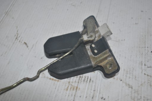 ЗАМОК КРЫШКИ БАГАЖНИКА VW PASSAT B5 3B5827505