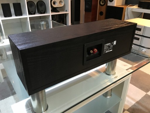 Центральная колонка Yamaha NS-C55 60W, черная.