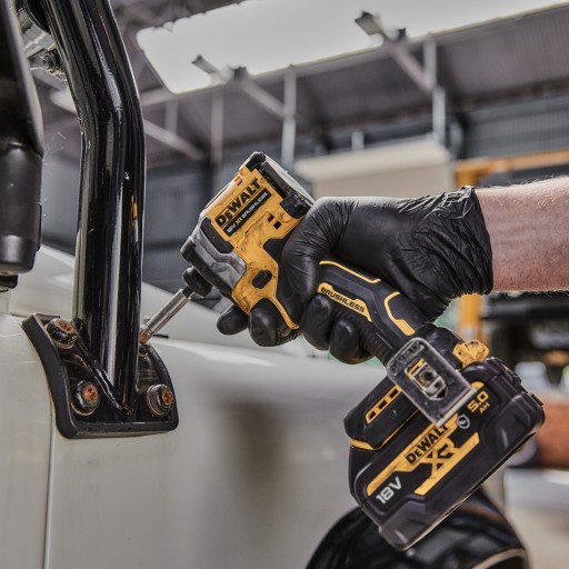 Zakrętarka udarowa 206Nm 2x5Ah DeWALT DCF850P2T