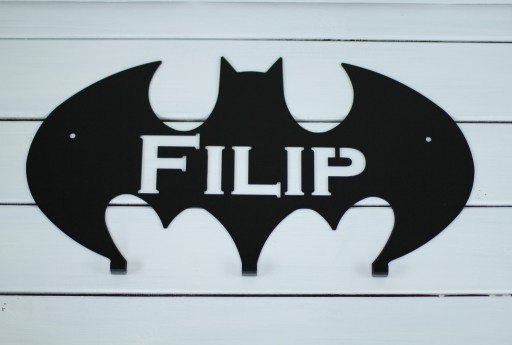 Mocny metalowy wieszak ścienny BATMAN z imieniem do pokoju nastolatka