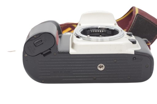 NIKON F60+ MANUAL - надежный фотоаппарат - отличное состояние