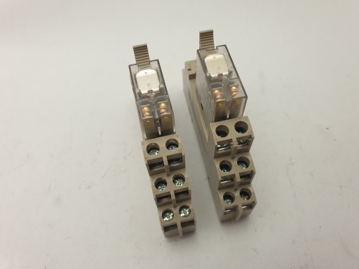 Реле OMRON G2R-SND-AP3 24 В постоянного тока 2xtor + P2RF-08-E