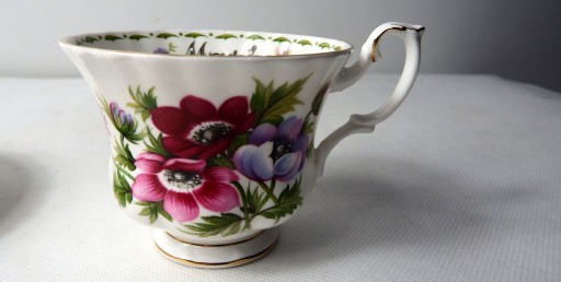 ROYAL ALBERT FLOWERS МАРТ АНГЛИЯ СТАРАЯ ЧАШКА