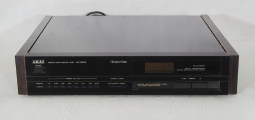 Akai AT-M659 хороший тюнер, бока деревянные.