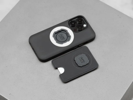 Чехол MAG с четырьмя замками — iPhone 13
